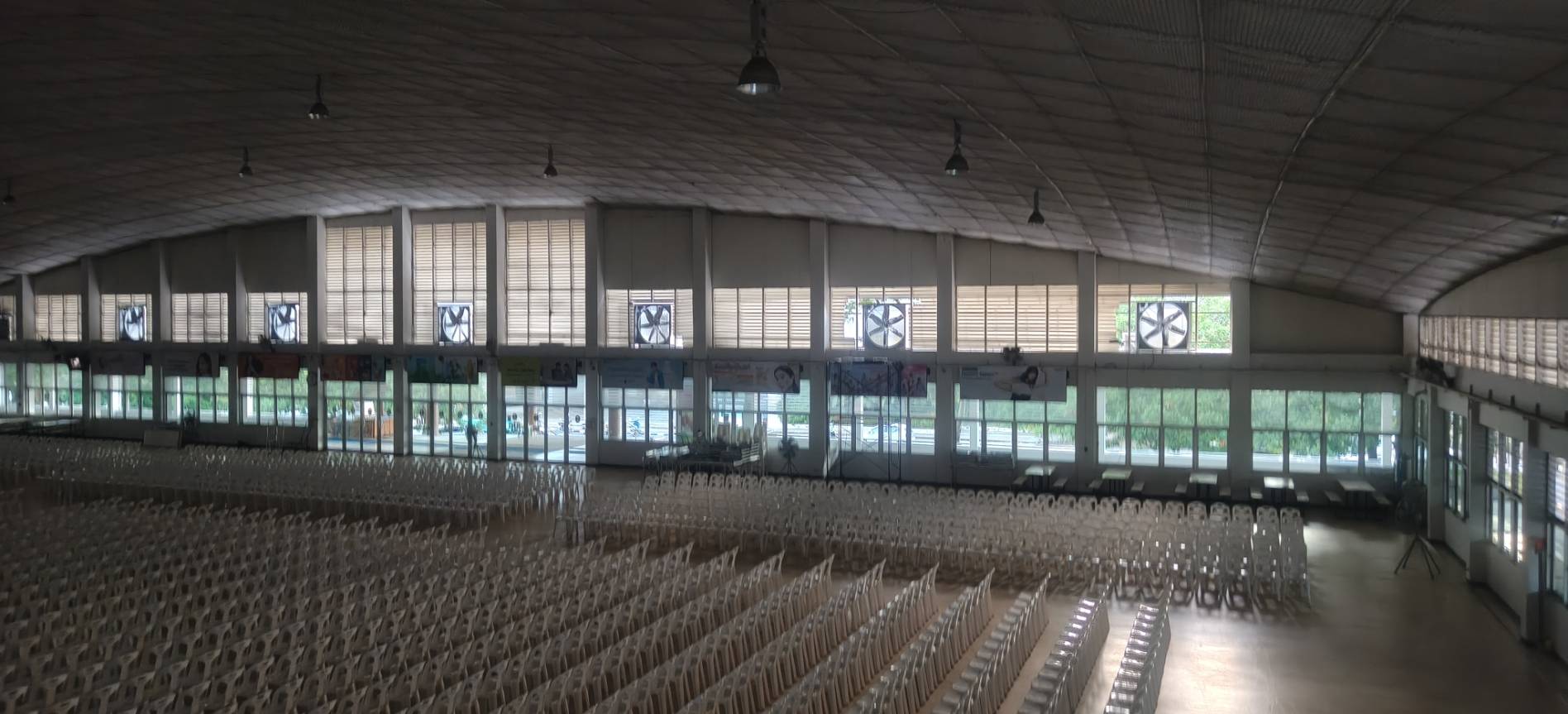 งานติดตั้งพัดลมระบายอากาศ บริเวณโรงอาหาร