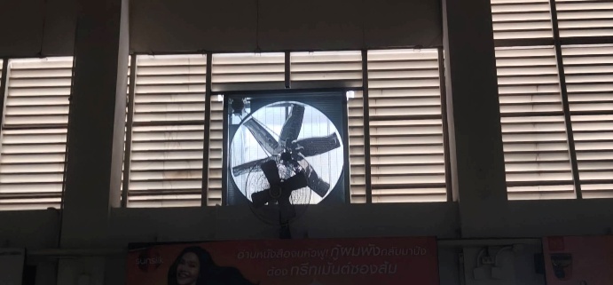 งานติดตั้งพัดลมระบายอากาศ บริเวณโรงอาหาร