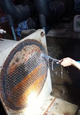 ซ่อมแซมระบบปรับอากาศและระบายอากาศเครื่องทำน้ำเย็น (ชิลเลอร์ตัวที่ 3) อาคารนวัตกรรม ดร.สาโรช บัวศรี